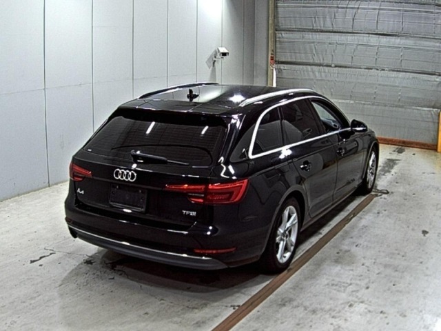 Audi A4 2017 8272373-5