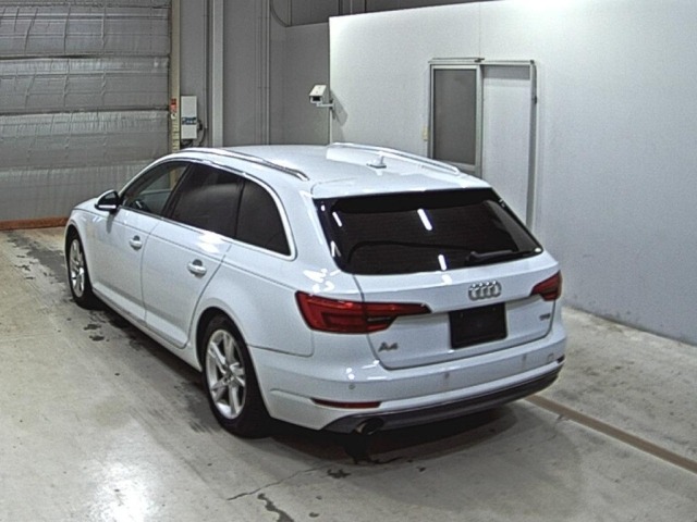 Audi A4 2016 8272377-1