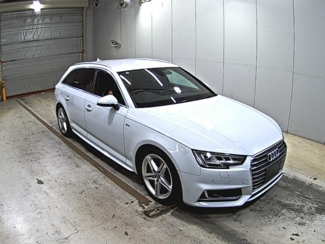 Audi A4 2018 8272378-0