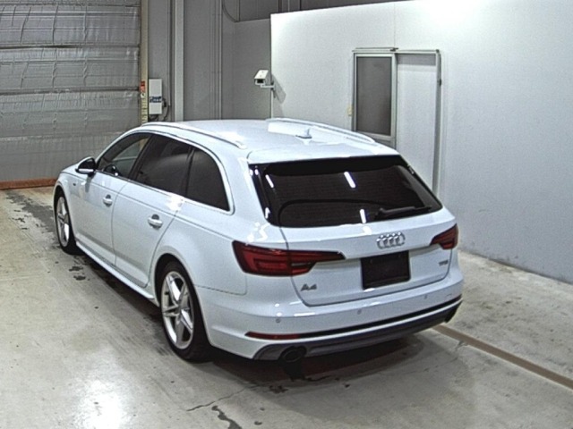 Audi A4 2018 8272378-1