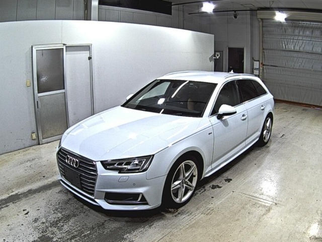 Audi A4 2018 8272378-4