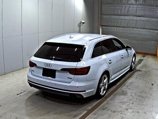 Audi A4 2018 8272378-5