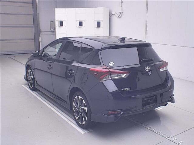 Toyota AURIS 2017 8269336-1
