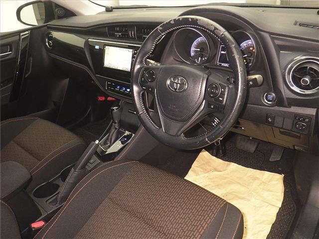 Toyota AURIS 2017 8269336-3