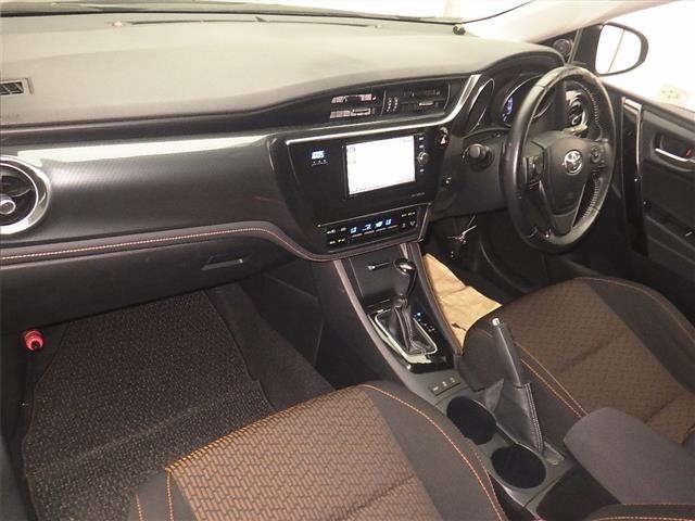 Toyota AURIS 2017 8269336-4