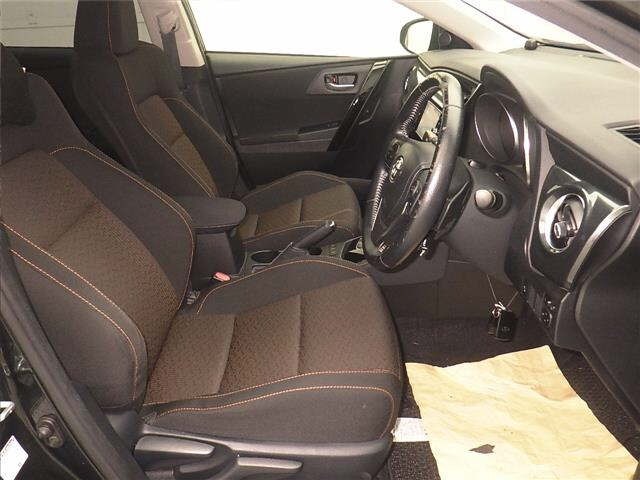 Toyota AURIS 2017 8269336-5