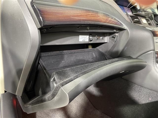 Nissan CIMA 2012 8270540-8