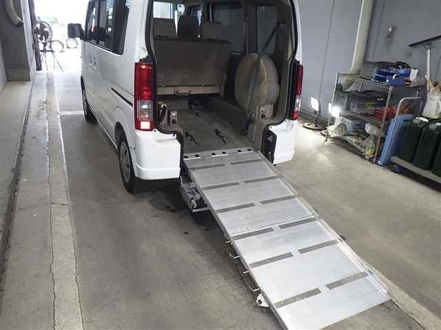Suzuki EVERY WAGON 2011 8271102-5