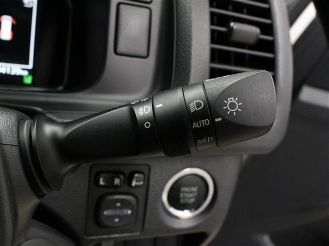 Toyota HIACE VAN 2022 8272281-2