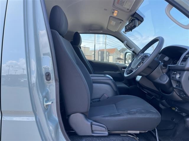 Toyota HIACE VAN 2025 8272285-3