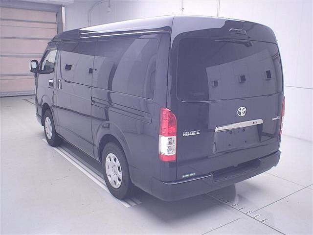 Toyota HIACE VAN 2023 8272289-1