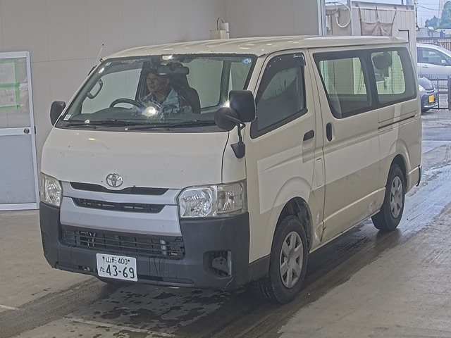 Toyota HIACE VAN 2015 8272297-0