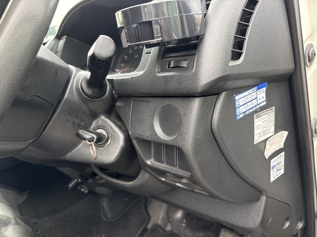 Toyota HIACE VAN 2015 8272297-6