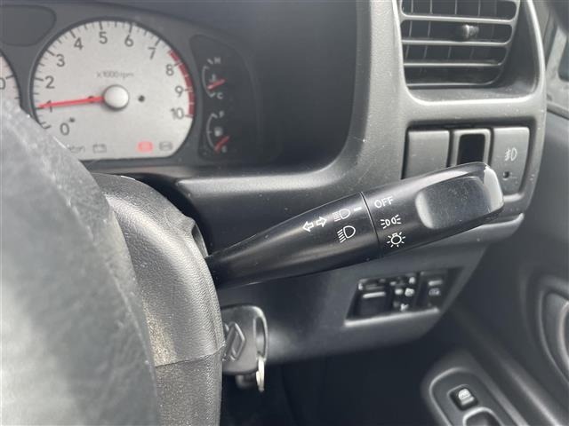 Suzuki JIMNY 2003 8269803-4