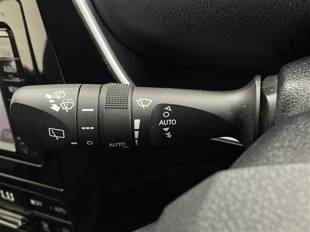 Toyota PRIUS 2017 8272304-1