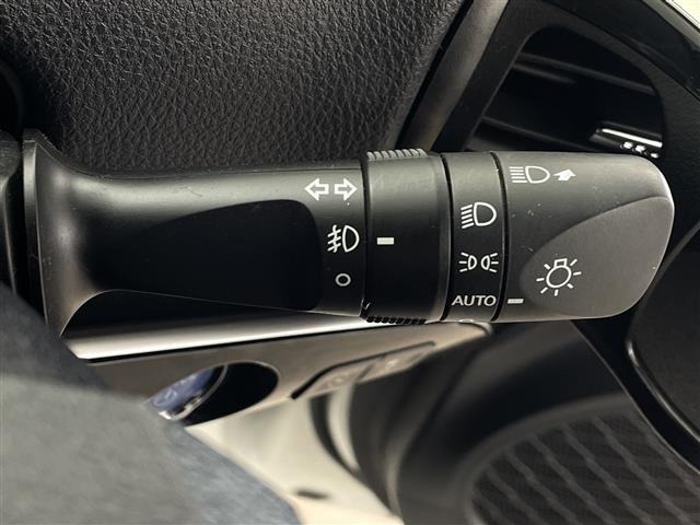 Toyota PRIUS 2017 8272304-3