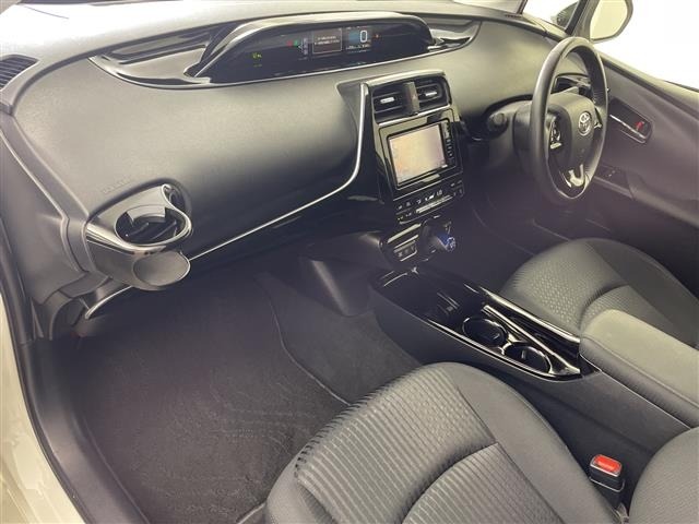 Toyota PRIUS 2017 8272304-6