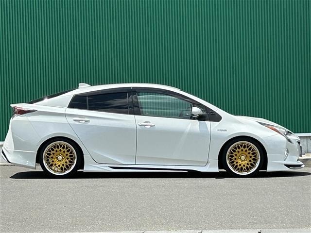Toyota PRIUS 2016 8272305-2