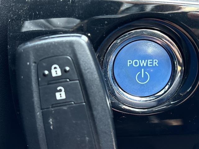 Toyota PRIUS 2018 8272318-1