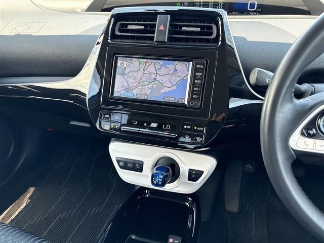 Toyota PRIUS 2018 8272318-10