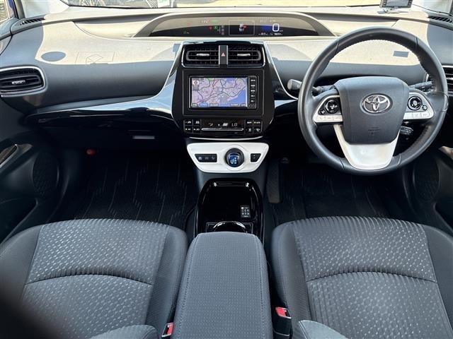Toyota PRIUS 2018 8272318-16