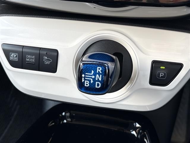 Toyota PRIUS 2018 8272318-23