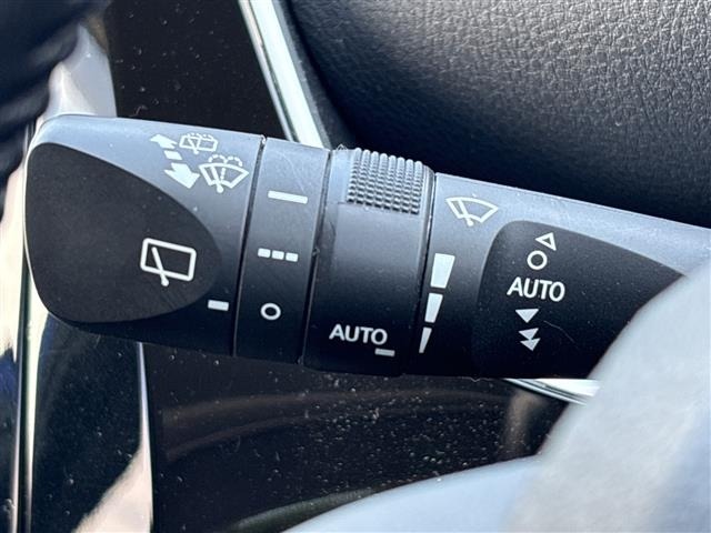 Toyota PRIUS 2018 8272318-7