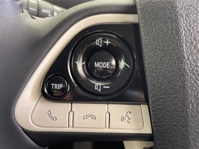 Toyota PRIUS 2017 8272322-1