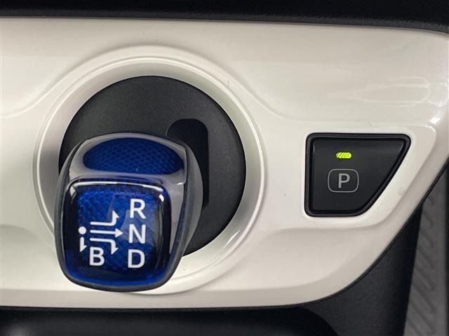 Toyota PRIUS 2017 8272322-6