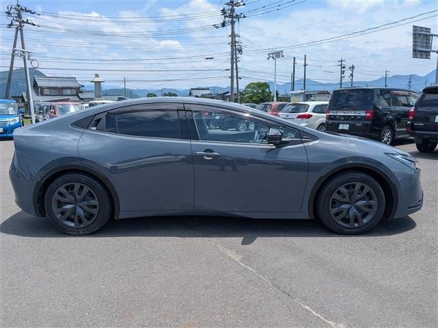 Toyota PRIUS 2023 8272323-11