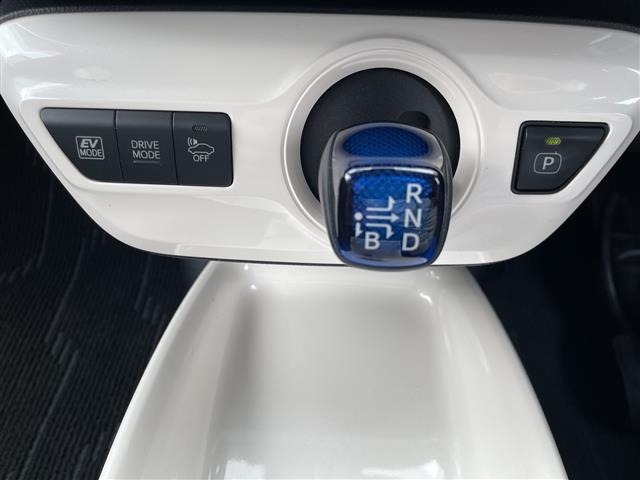 Toyota PRIUS 2016 8272324-7