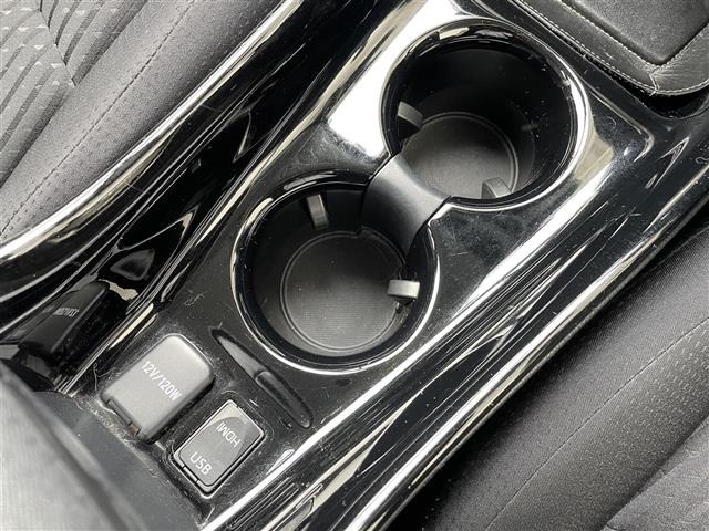 Toyota PRIUS 2017 8272325-5