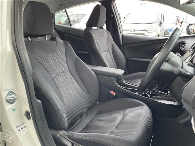Toyota PRIUS 2017 8272325-8