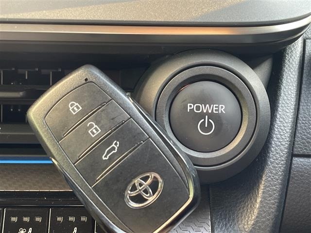 Toyota PRIUS 2023 8272327-22