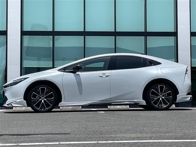 Toyota PRIUS 2025 8272332-12