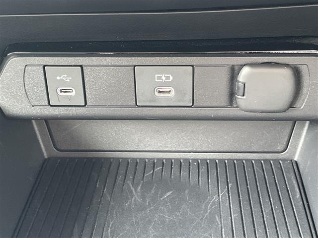 Toyota PRIUS 2023 8272338-22
