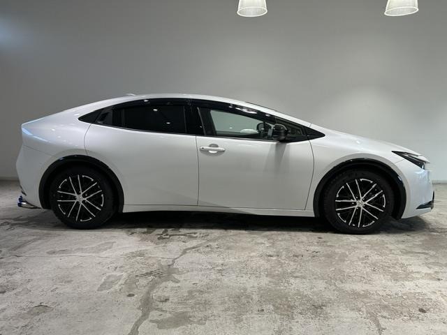 Toyota PRIUS 2023 8272339-2