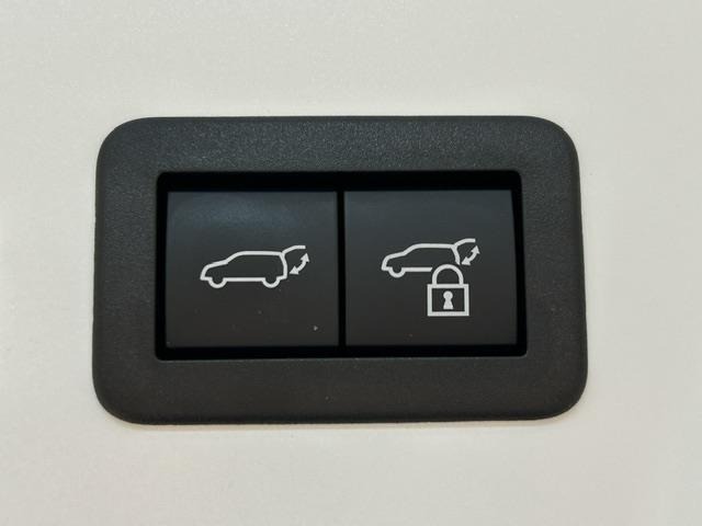 Toyota PRIUS 2023 8272339-21