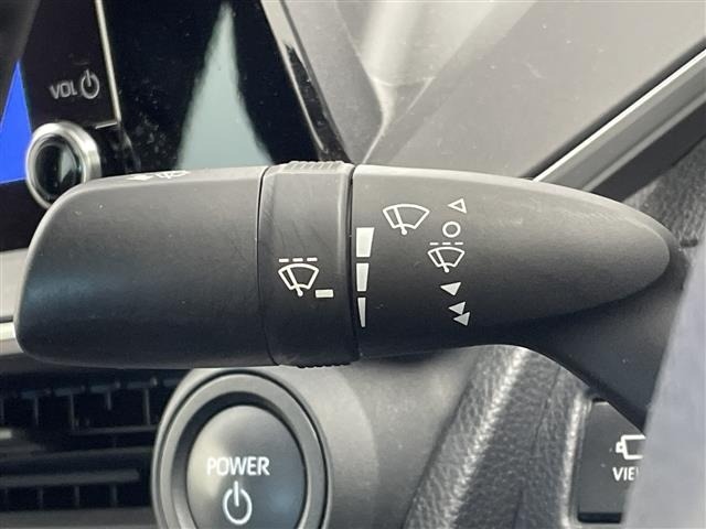 Toyota PRIUS 2023 8272342-9