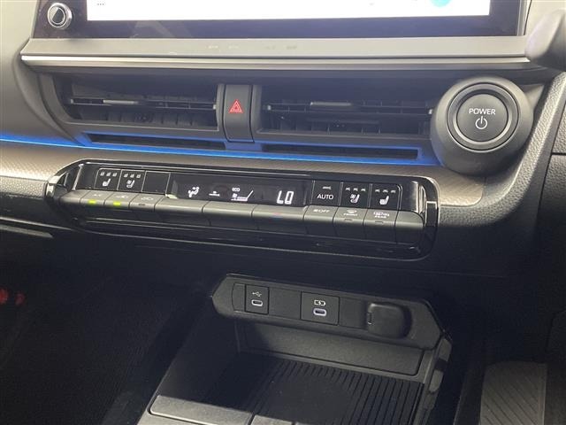 Toyota PRIUS 2023 8272345-11