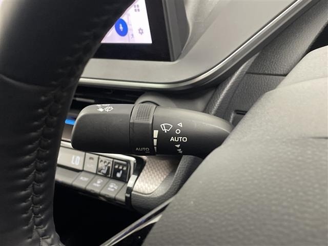 Toyota PRIUS 2023 8272345-7