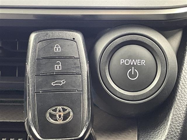 Toyota PRIUS 2023 8272345-9