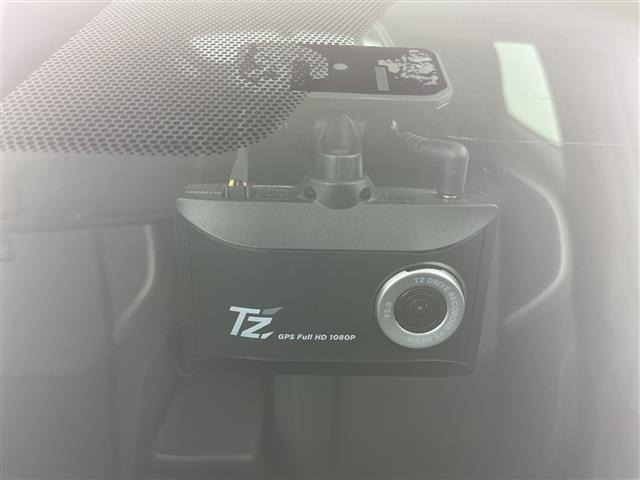 Toyota PRIUS 2023 8272349-4