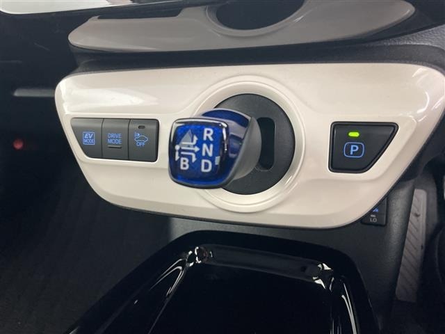 Toyota PRIUS 2018 8272354-11