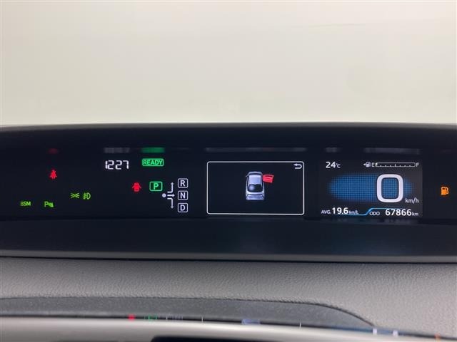 Toyota PRIUS 2018 8272354-3