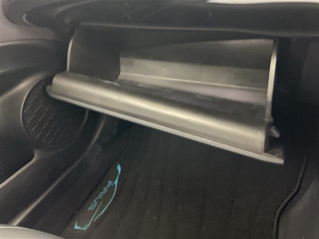 Toyota PRIUS 2018 8272354-6