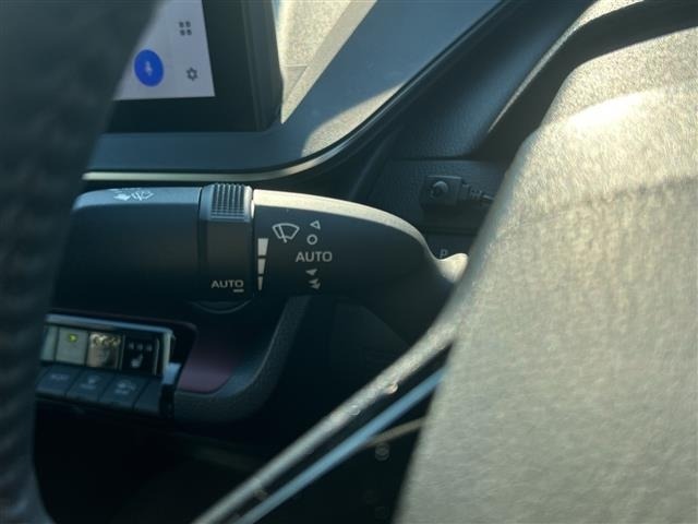 Toyota PRIUS 2023 8272360-22