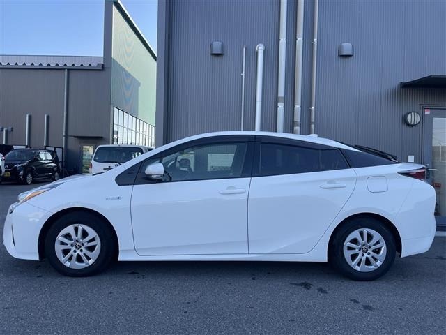 Toyota PRIUS 2017 8272361-6