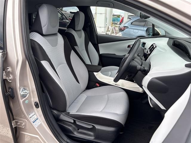 Toyota PRIUS 2016 8272365-12