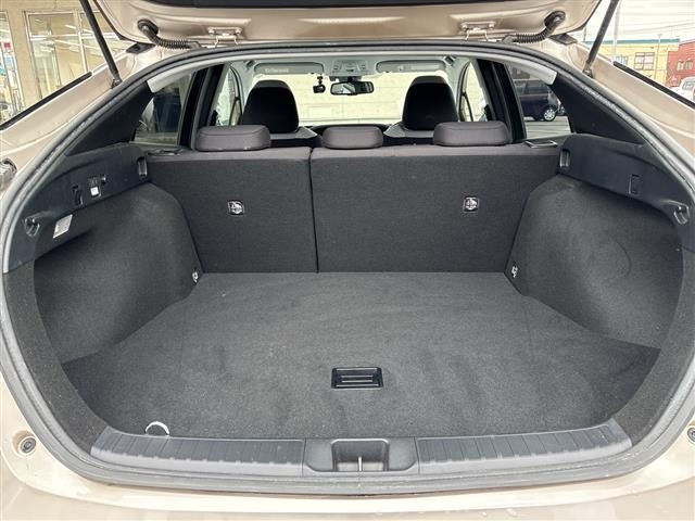 Toyota PRIUS 2016 8272365-4